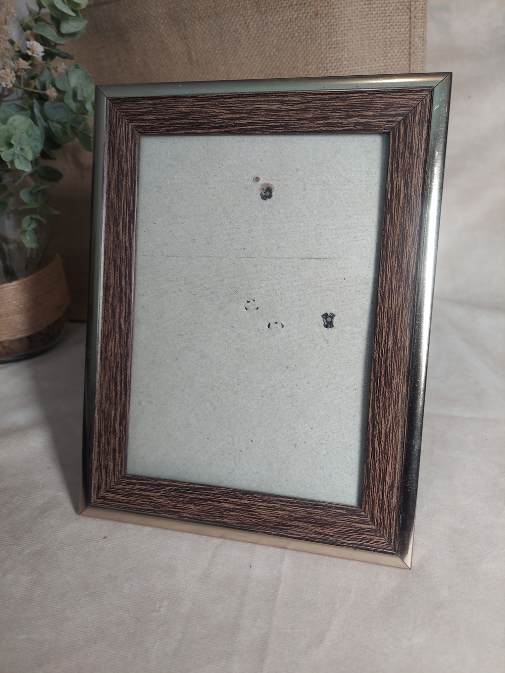 Wood-Grain Finish & Silver Trim Tabletop Picture Frame 4x6